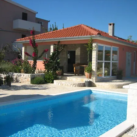 Sinisa Apartman Sevid